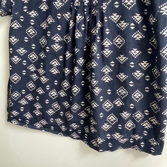 GAP · NAVY PINTUCK PRINTED SHORT SLEEVE - SIZE S - Picture 4 of 9